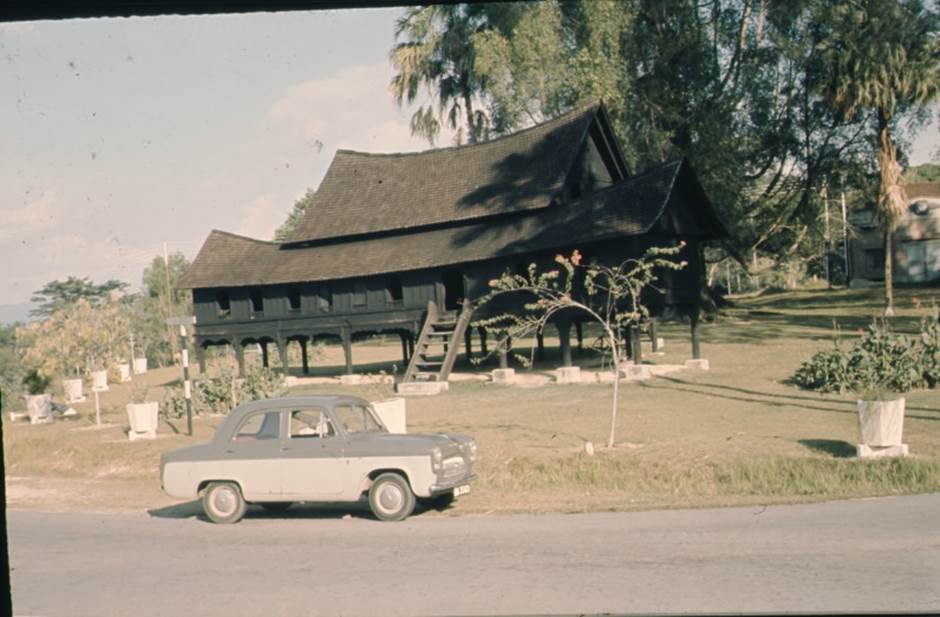 A car parked in front of a house

Description automatically generated with medium confidence