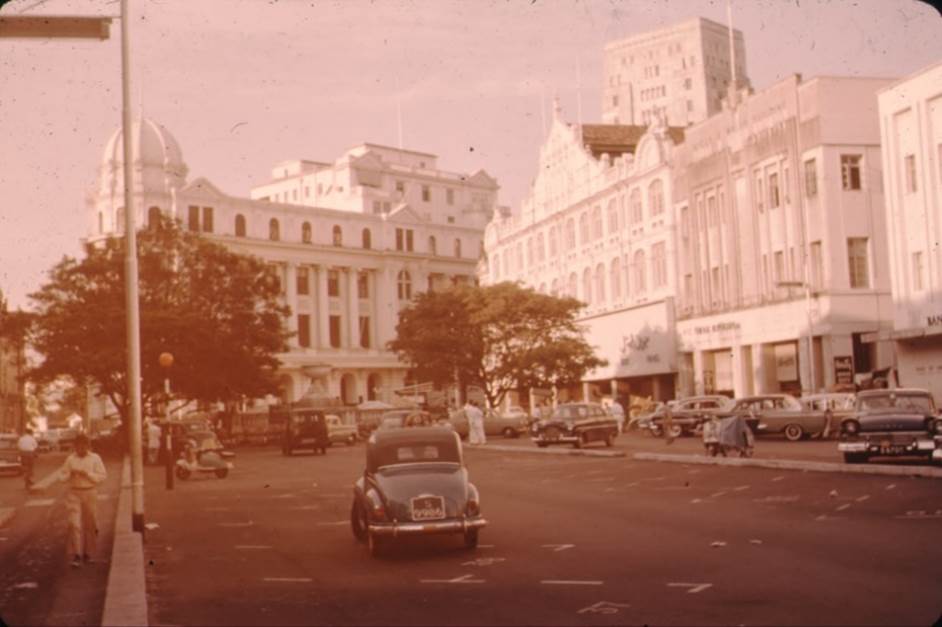 A street with cars and buildings on the side

Description automatically generated with medium confidence