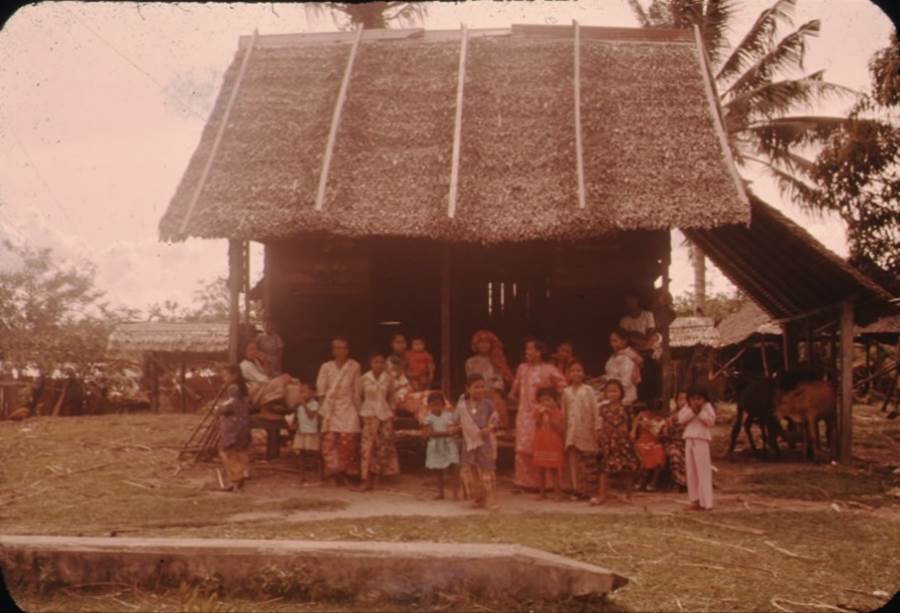 A group of people standing outside a building

Description automatically generated with low confidence