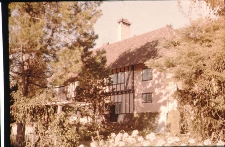 A house with trees around it

Description automatically generated with low confidence