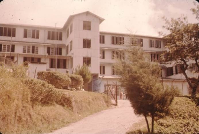 A building with trees and bushes in front of it

Description automatically generated with low confidence