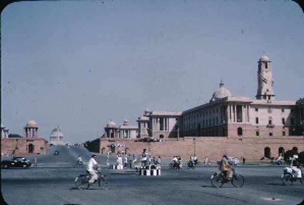 A group of people riding bikes in front of a large building

Description automatically generated with medium confidence