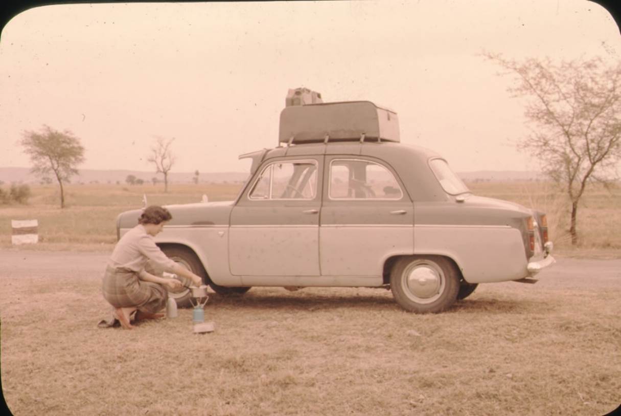 A picture containing car, sky, outdoor, dirt

Description automatically generated