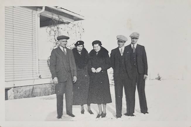 A group of people standing in the snow

Description automatically generated