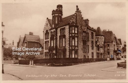 A black and white photo of a building

Description automatically generated