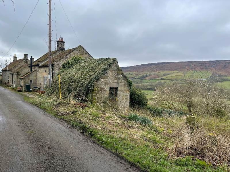 A house with a stone building and a road

Description automatically generated with medium confidence