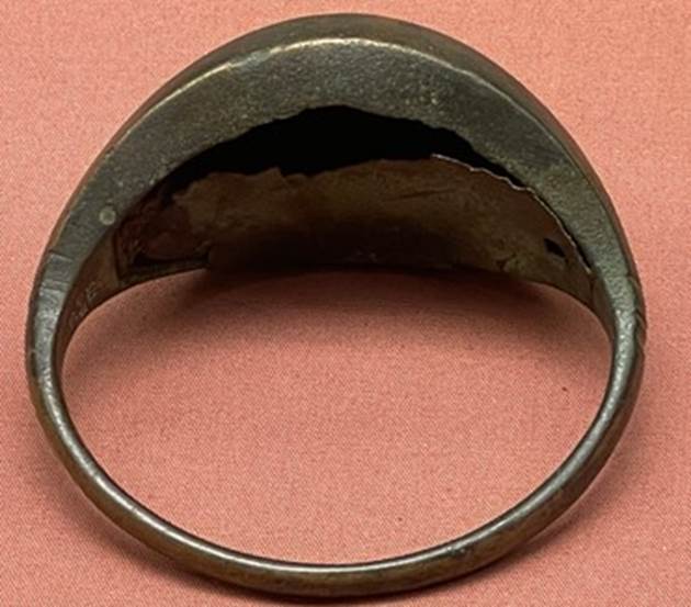 A metal ring with a hole in the middle

Description automatically generated