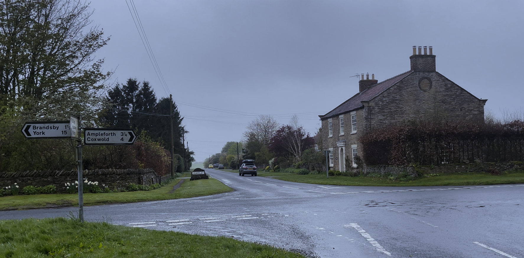 A road with cars on it

Description automatically generated