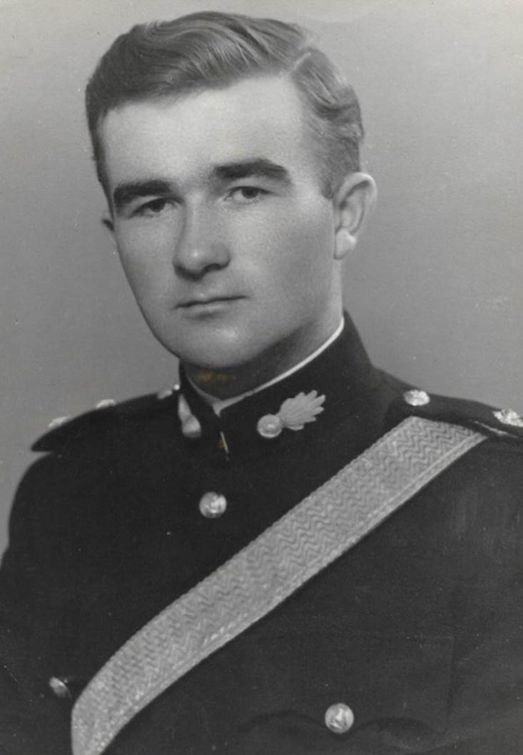 A vintage photo of a person in a suit and tie

Description automatically generated