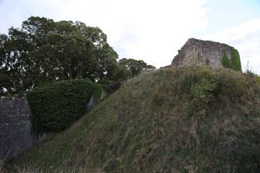 A stone building on a hill

Description automatically generated