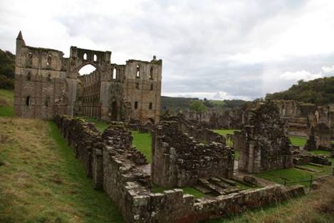 A stone ruins of an old building

Description automatically generated