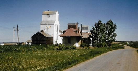 A white house on a road

Description automatically generated with medium confidence