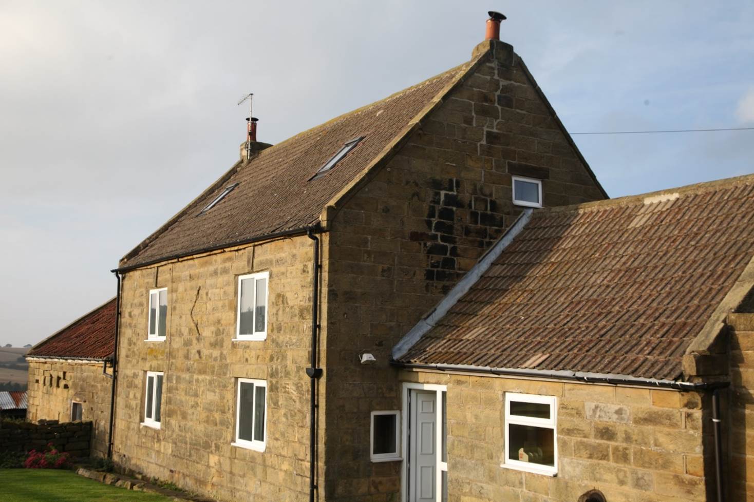 A house with a roof

Description automatically generated with medium confidence